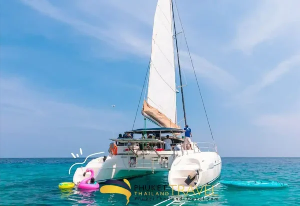 Half Day Morning Sailing Catamaran 40-47ft Coral