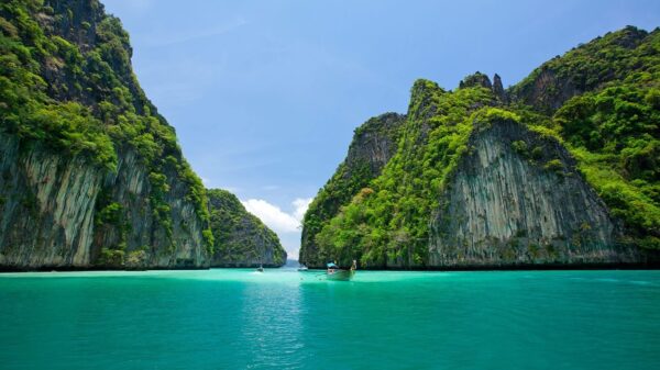 Phi Phi Island – Speed Boat Charter